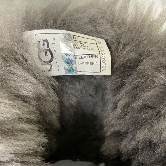 UGG Australia 1873 Bailey Button Triplet Suede Boots Sz 7 Gray - Picture 10 of 14